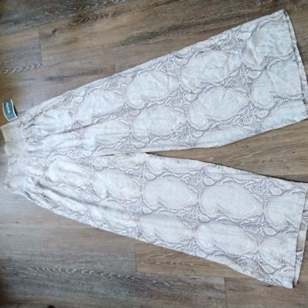 NWT: SPLENDID COLLECTION; WHITE & BLUE PAISLY, WIDE LEG PANT, SZ:XS.